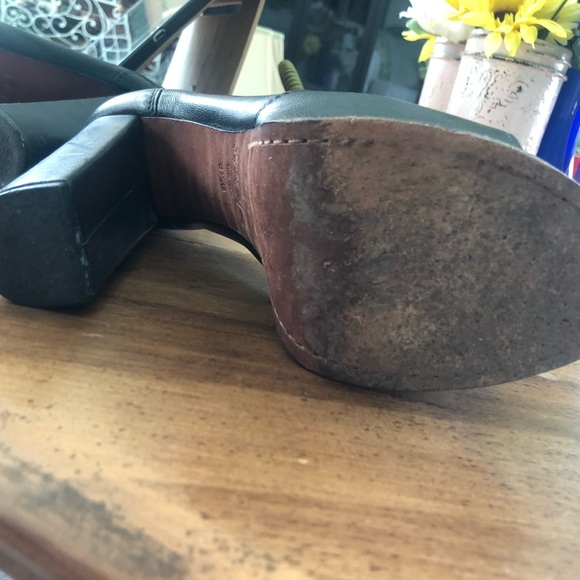 ELIZABETH and Jeney BLACK shoes - Picture 4 of 10